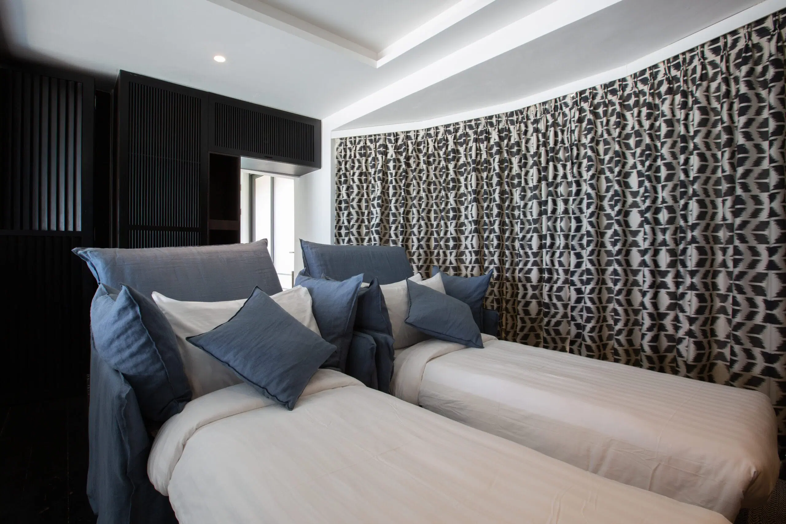 U_TV_upper_bedroom-12-scaled-1